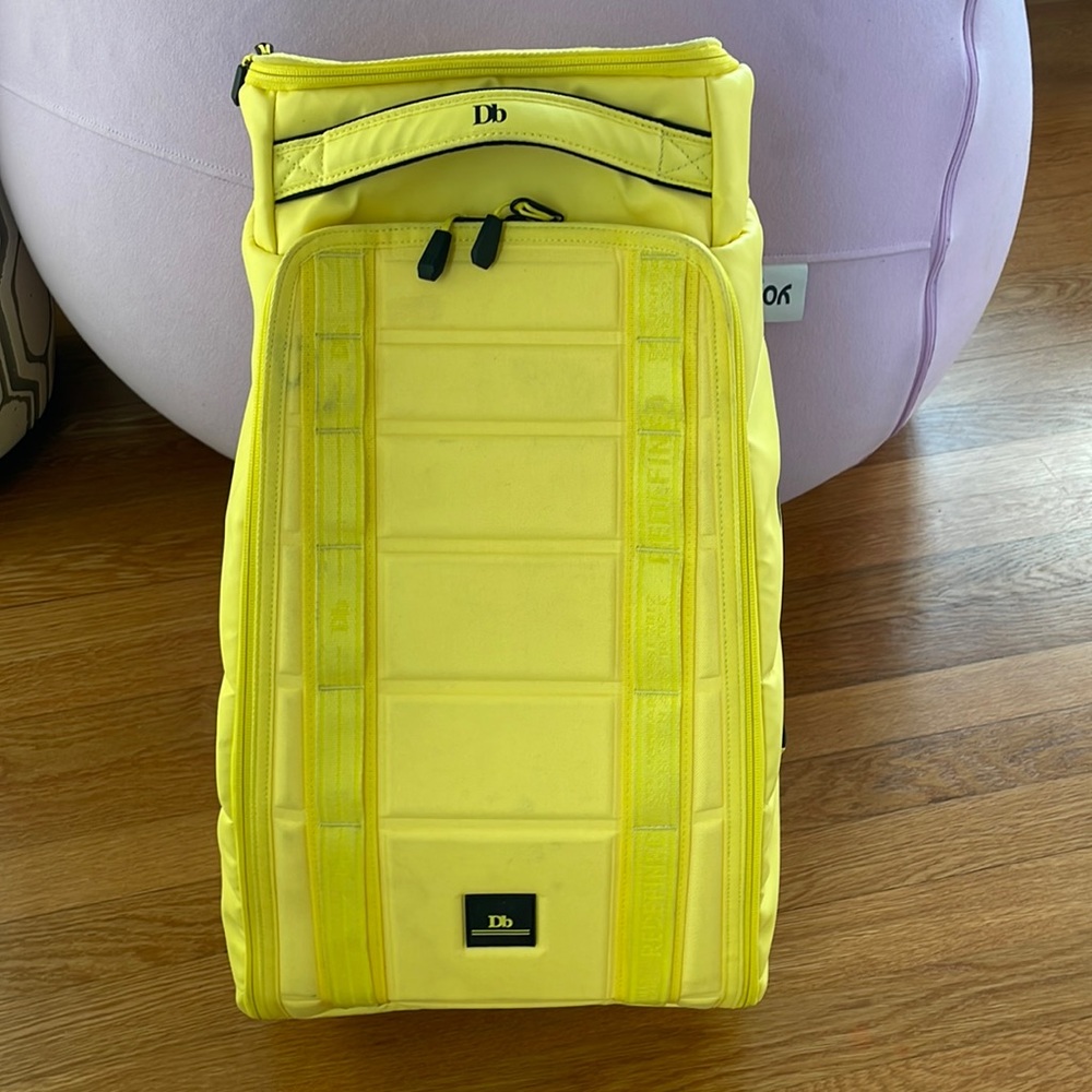 Limited edition 30L hugger (strom) backpack